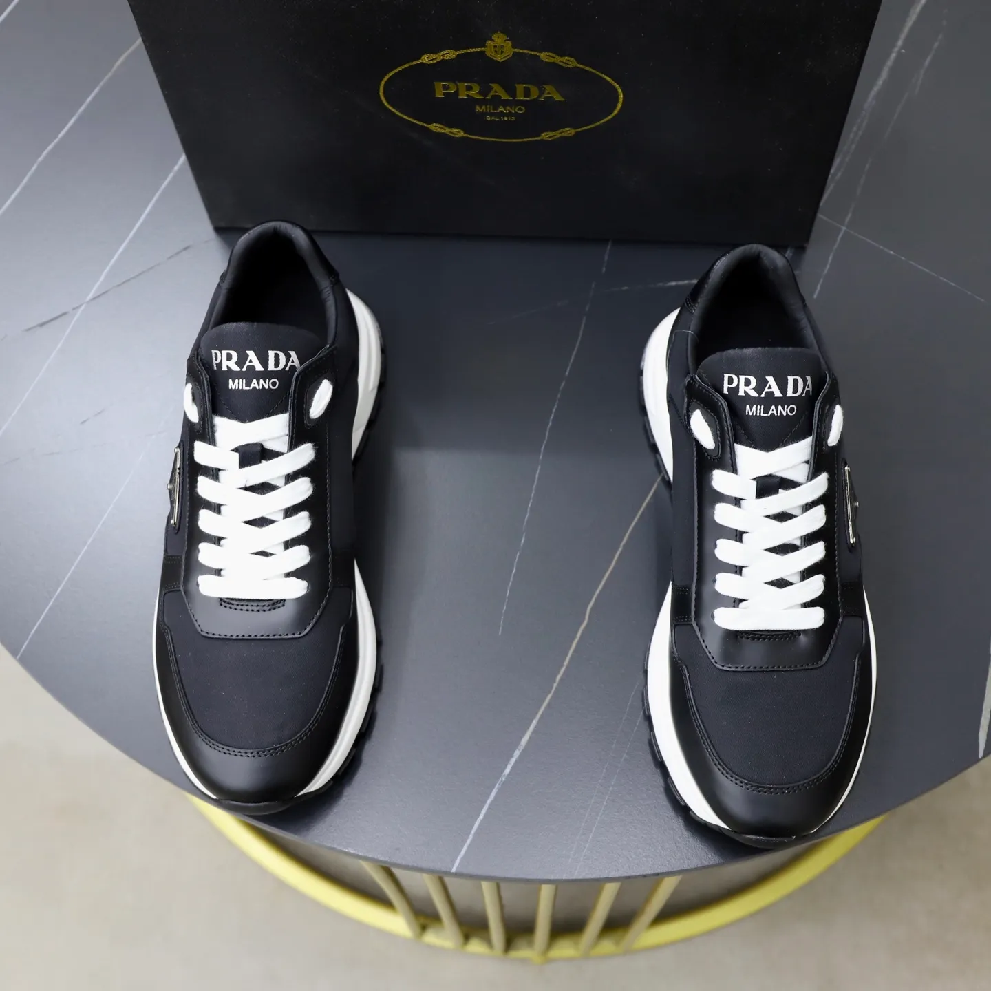 Factory price: 600💰Top original order Brand: PRADA (Prada) Standard code: Men's size 38/44 (45 can be customized) Grade: Same as the official website Material: Original cowhide stitched with imported cloth, cowhide lining, original combination of two-color wear-resistant soft outsole Style category: casual sports version, young fashion, European and American trend, British style Color: actual picture color